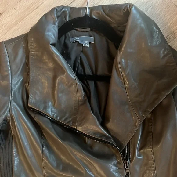 Vince size small Scuba leather jacket. Mint condition - Picture 3 of 7